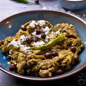Chola diye Kochu Shaak Ghanto (Taro mixture with chickpeas)