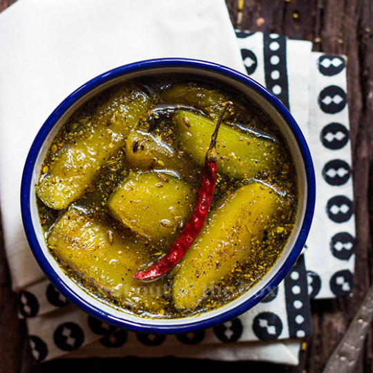 Kancha Aam’er Chutney (Green Mango Chutney)