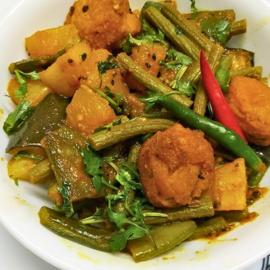 Sojne datar panchmishali (Spring Drumstick mixed vegetable)