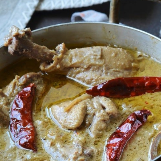 Chicken Rezala (Mughlai style Chicken cashew gravy)