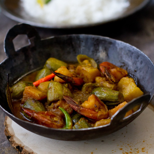 Aloo Potol Chingri (Prawn with Potato & Pointed Gourd Curry)