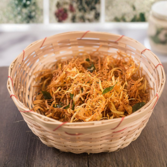 Badam Curry pata diye Aloo Jhuri Bhaja (Potato shoestring Fry with Peanut & Curry leaf)