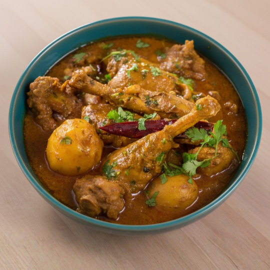 Aloo diye Murgir Jhol (Chicken Potato light curry)